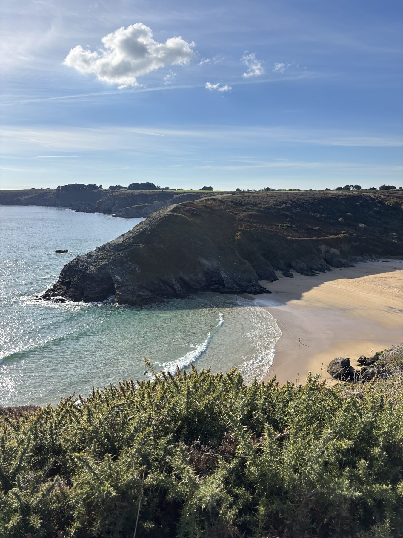 Plage et eaux turquoise
