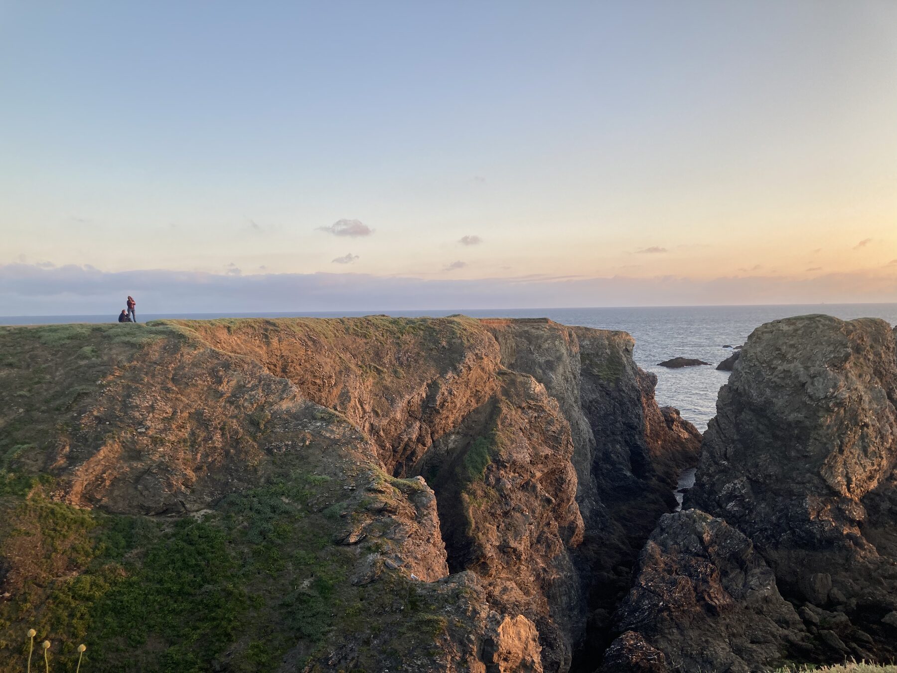 Falaises au coucher du soleil